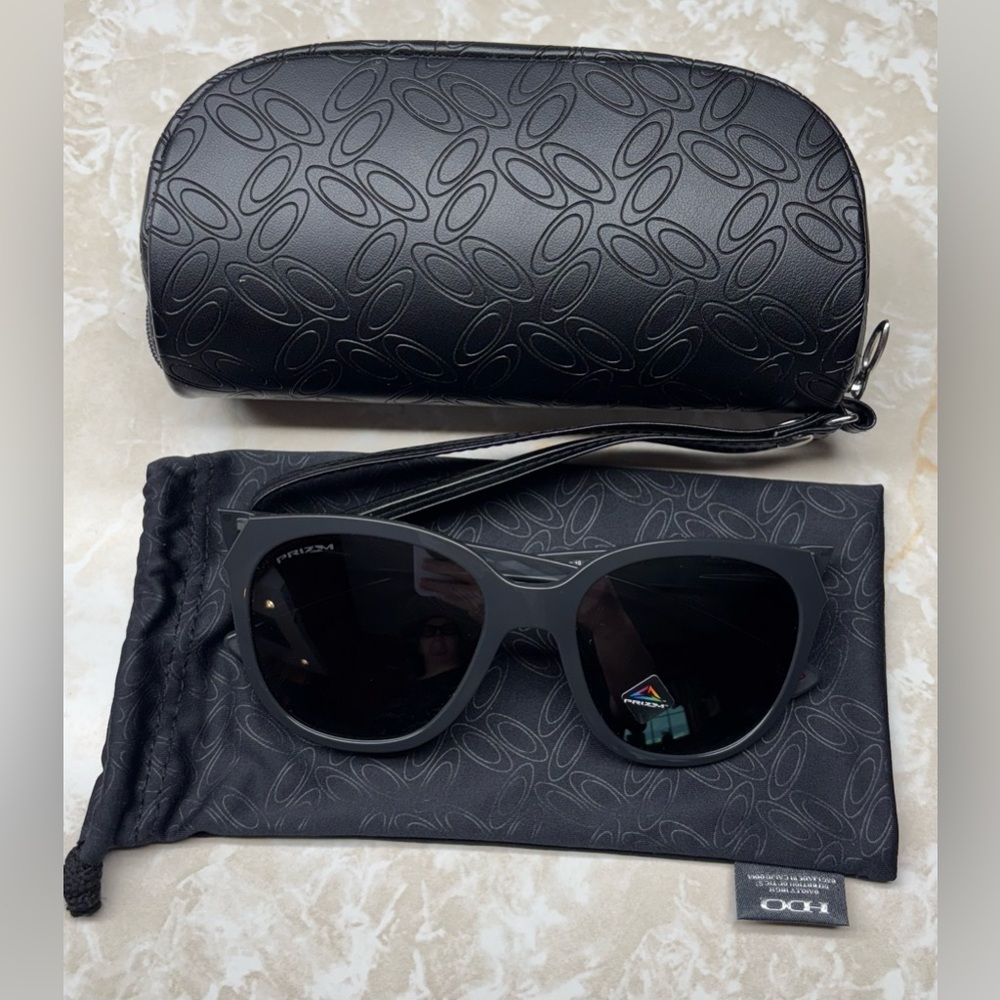 Authentic Women’s Low-Key Oakley Sunglasses, NEW! Style: OO9433-0254